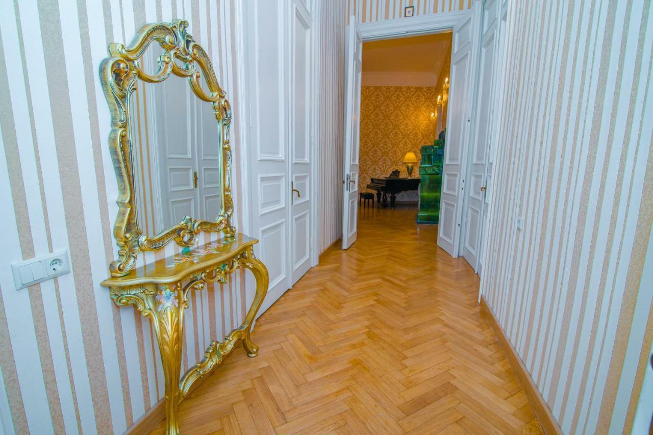 Solo Apartment In City Center ティビリシ エクステリア 写真