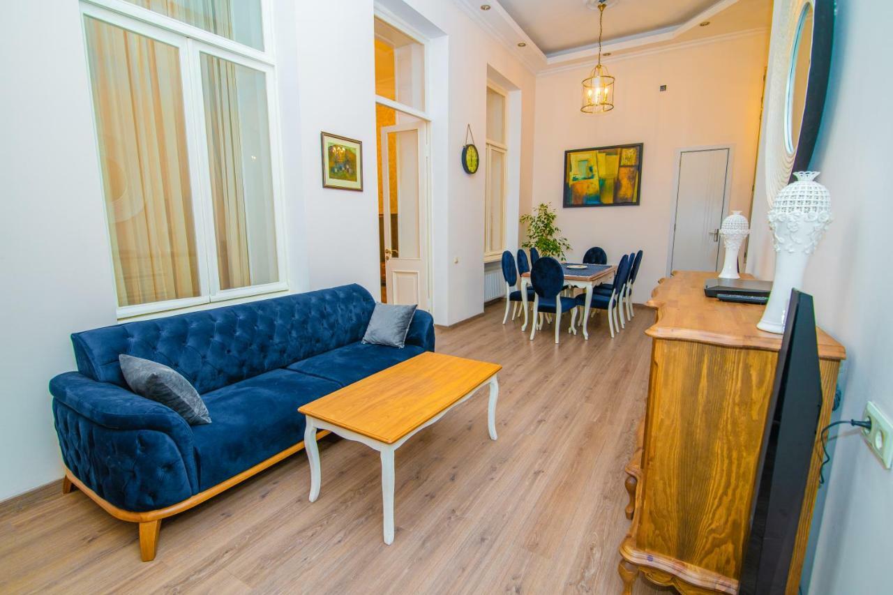 Solo Apartment In City Center ティビリシ エクステリア 写真