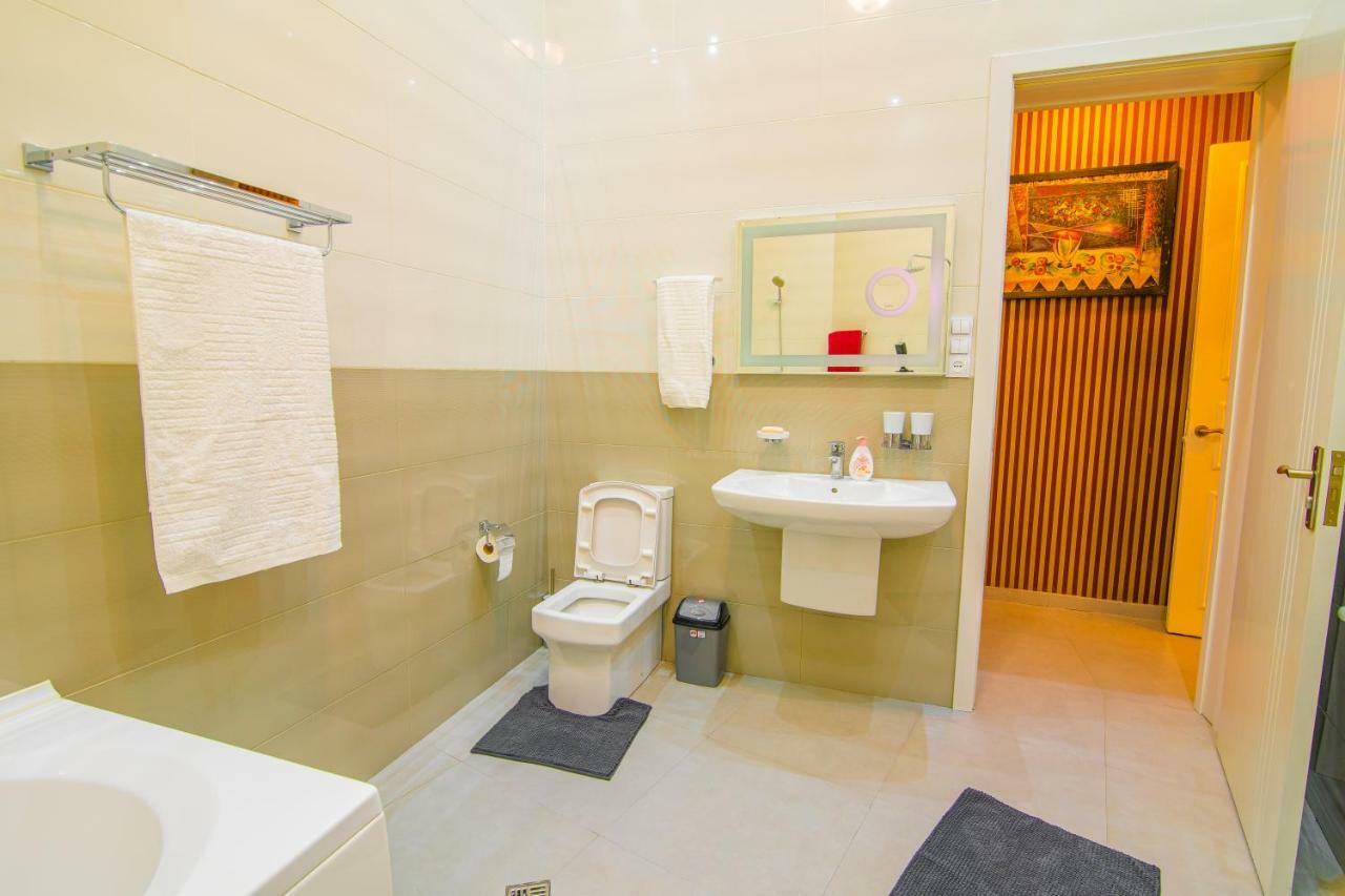 Solo Apartment In City Center ティビリシ エクステリア 写真