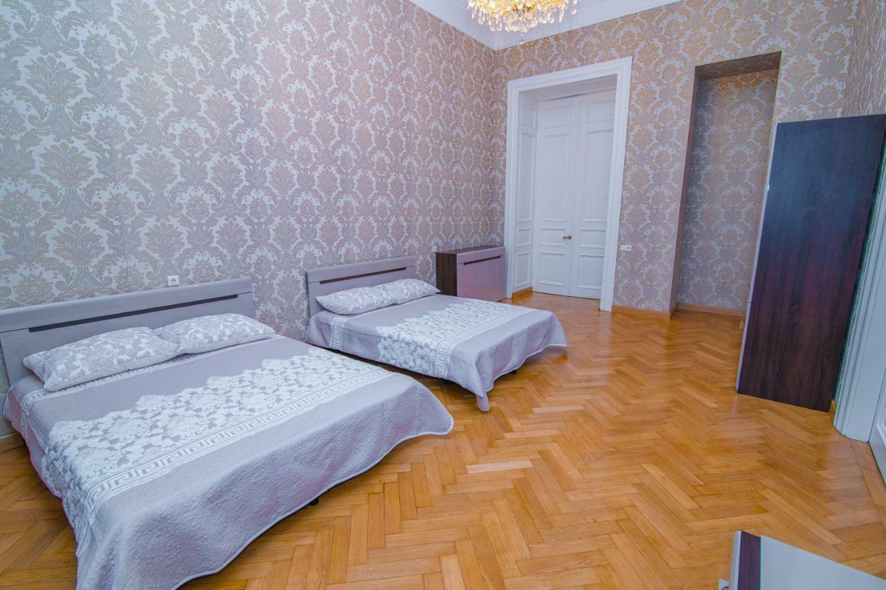 Solo Apartment In City Center ティビリシ エクステリア 写真