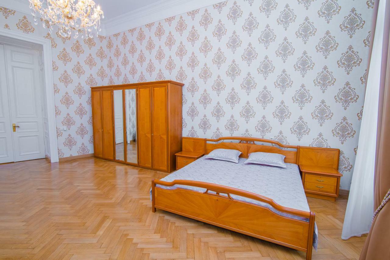 Solo Apartment In City Center ティビリシ エクステリア 写真